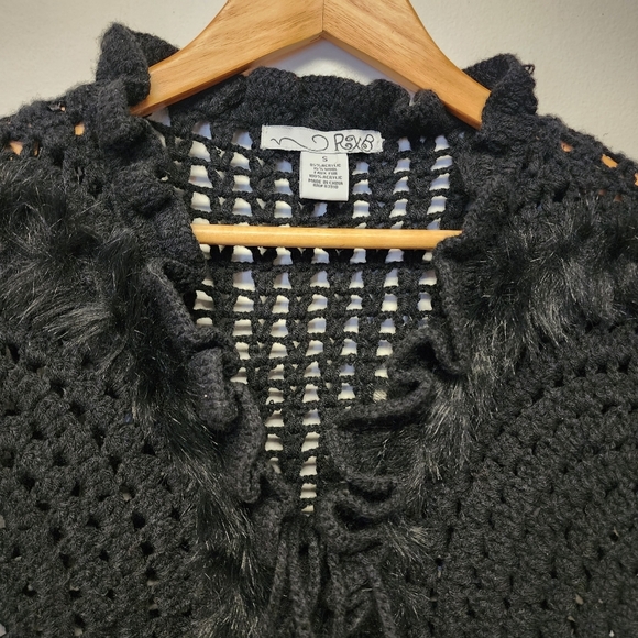 Vintage Rxb Black Crochet Short-Sleeve fur trimmed ruffled Sweater - Picture 6 of 9